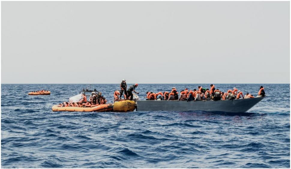 Nava ONG-ului SOS Méditerranée Ocean Viking a salvat 369 de migranţi din Mediterană 714926