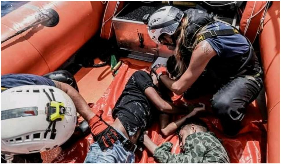 Nava ONG-ului SOS Méditerranée Ocean Viking a salvat 369 de migranţi din Mediterană 714927