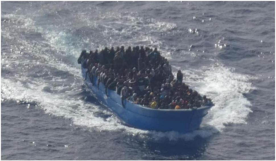Nava ONG-ului SOS Méditerranée Ocean Viking a salvat 369 de migranţi din Mediterană 714929