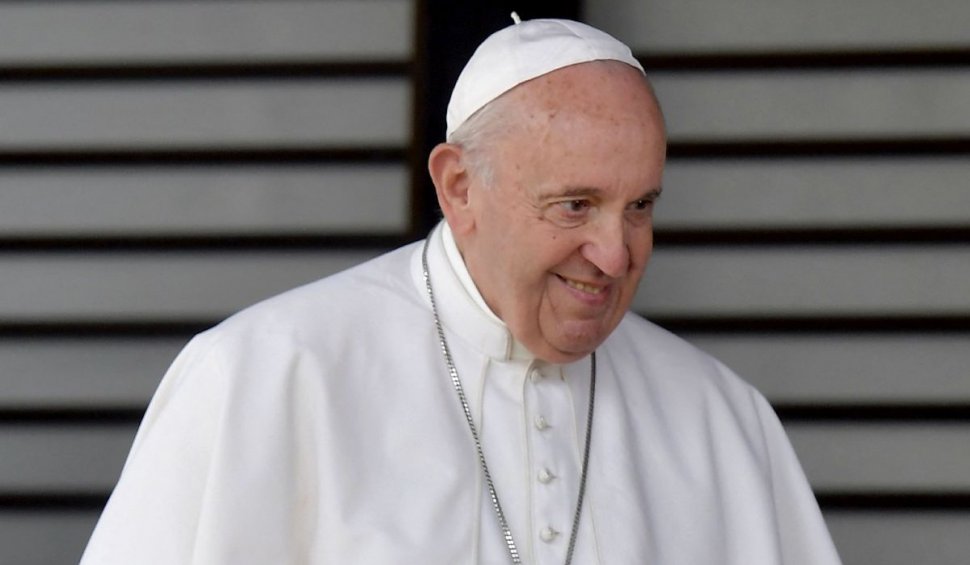 Noi informații despre starea Papei Francisc după operația la colon, care a durat 3 ore