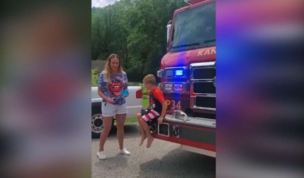 Un copil de 7 ani care a învins cancerul își donează jucăriile spitalului american unde medicii i-au salvat viața 715061