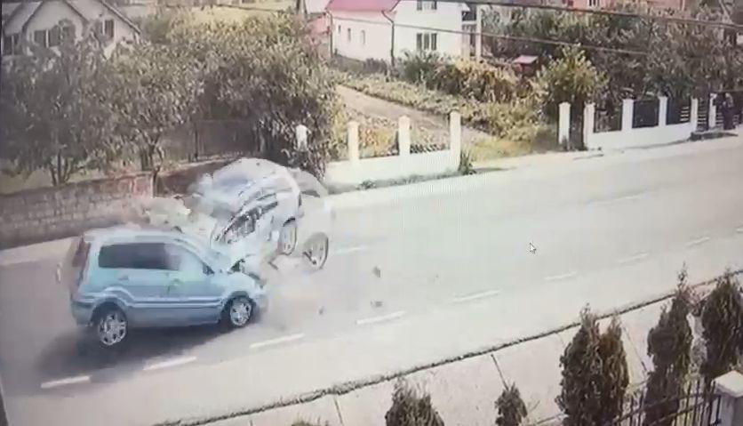 O gravidă de 32 de ani, care se ducea la mare cu soţul şi copilul, a murit într-un accident în Bistriţa-Năsăud 715194