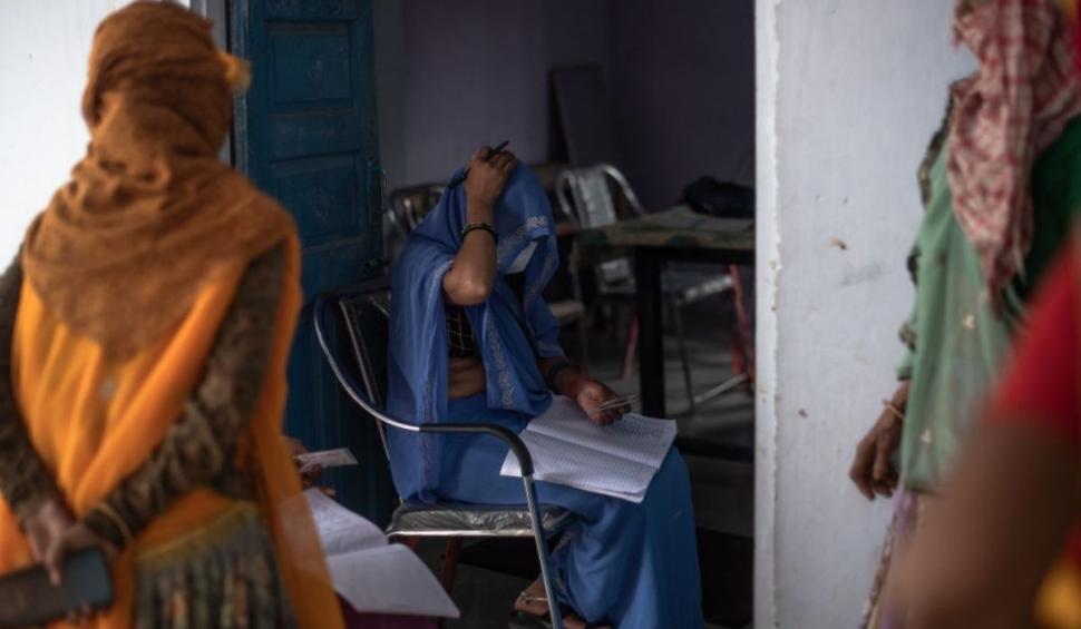 Mii de oameni au fost injectați cu un vaccin fals, pe bază de apă și sare, în India 715007