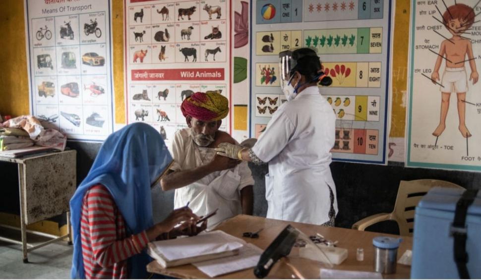 Mii de oameni au fost injectați cu un vaccin fals, pe bază de apă și sare, în India 715010