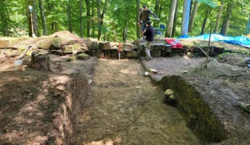 Șantier arheologic la Sarmizegetusa Regia. Au început lucrările de restaurare 715154