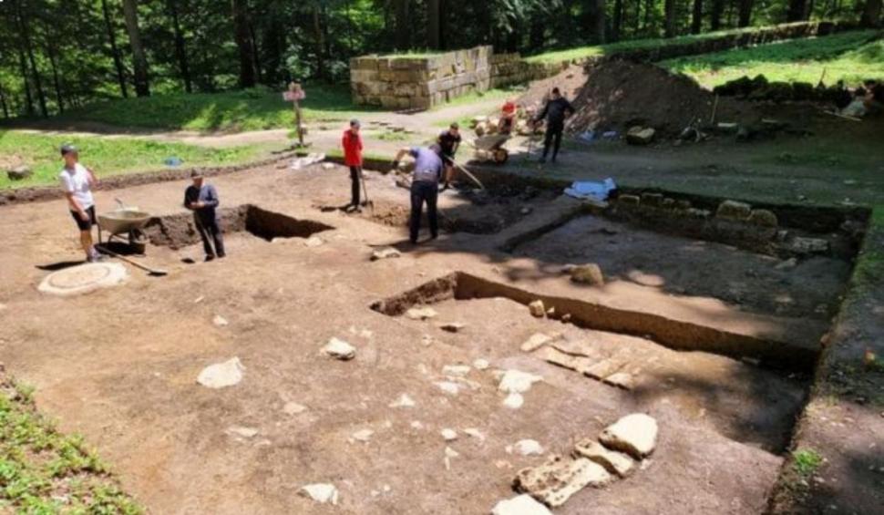 Șantier arheologic la Sarmizegetusa Regia. Au început lucrările de restaurare 715156