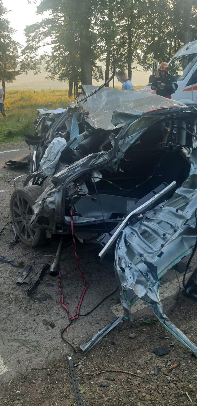 Doi tineri din Botoşani au murit într-un Audi cu volan pe dreapta, după ce au băut o sticlă de whisky 715223