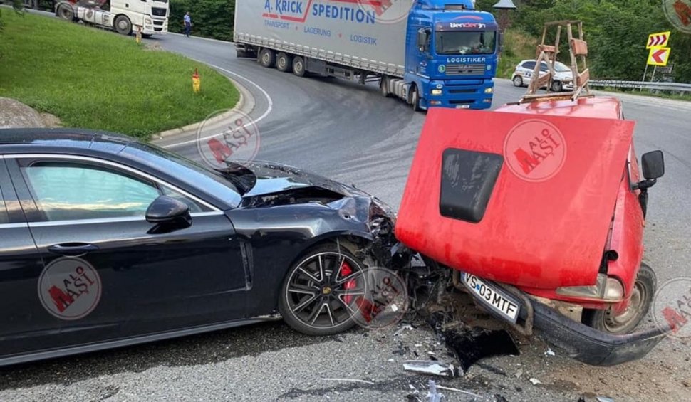 Porsche Panamera de 100.000€, distrus de o Dacie fără frâne, dar cu ITP-ul valabil, în Huşi