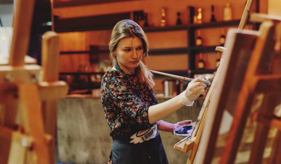 Tânără pictoriță, omorâtă fără milă de propria mamă în apartamentul în care cele două locuiau, în Moscova 715469