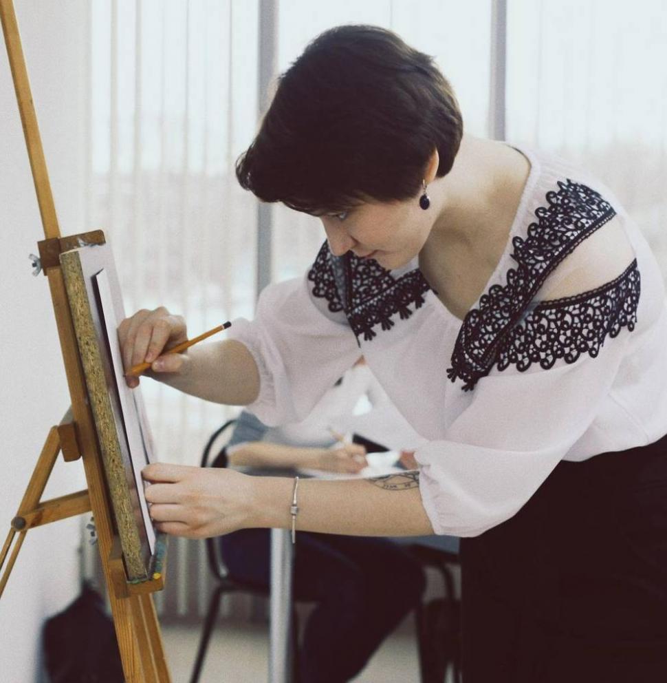 Tânără pictoriță, omorâtă fără milă de propria mamă în apartamentul în care cele două locuiau, în Moscova 715470