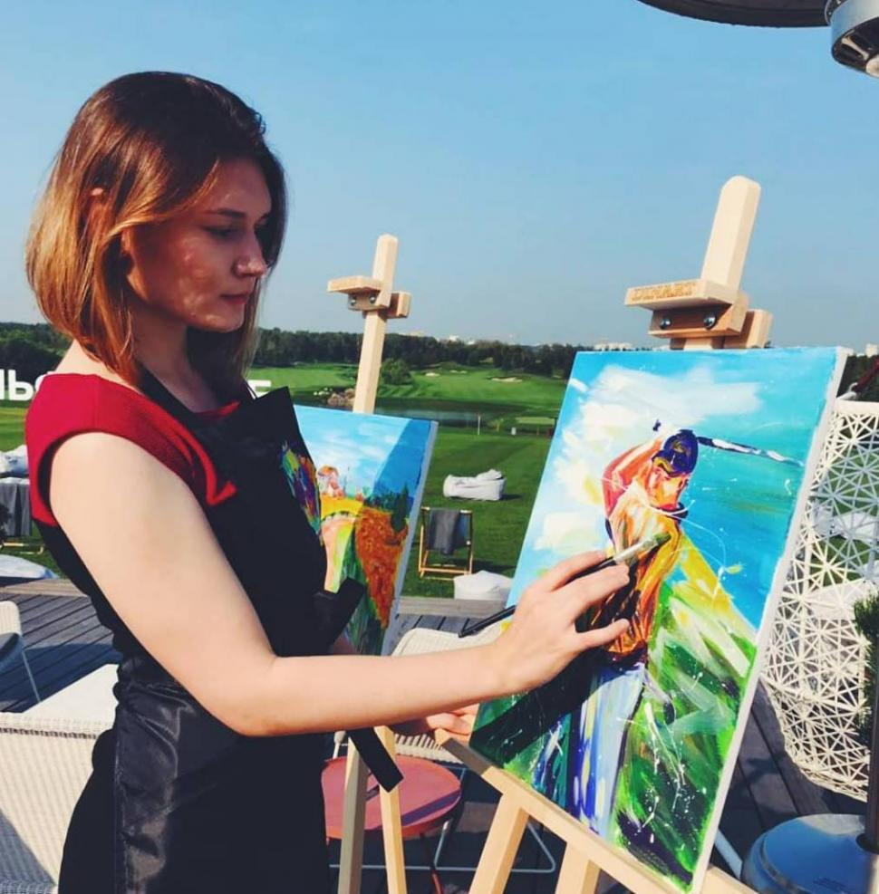 Tânără pictoriță, omorâtă fără milă de propria mamă în apartamentul în care cele două locuiau, în Moscova 715472