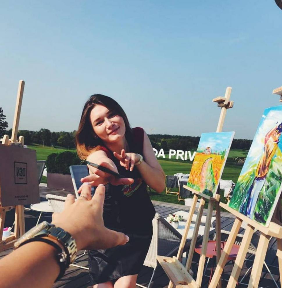 Tânără pictoriță, omorâtă fără milă de propria mamă în apartamentul în care cele două locuiau, în Moscova 715473