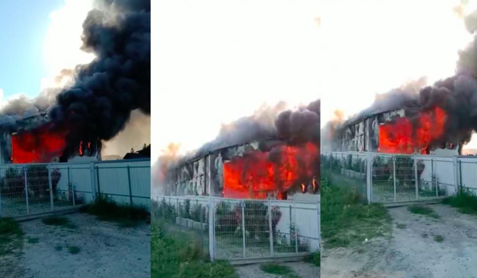 Patru mașini s-au făcut scrum după ce flăcările au cuprins un garaj din Botoșani 715741