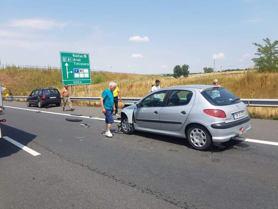 Accident cu 9 victime pe autostrada A1, în Timiş, după ce un microbuz s-a răsturnat 715793