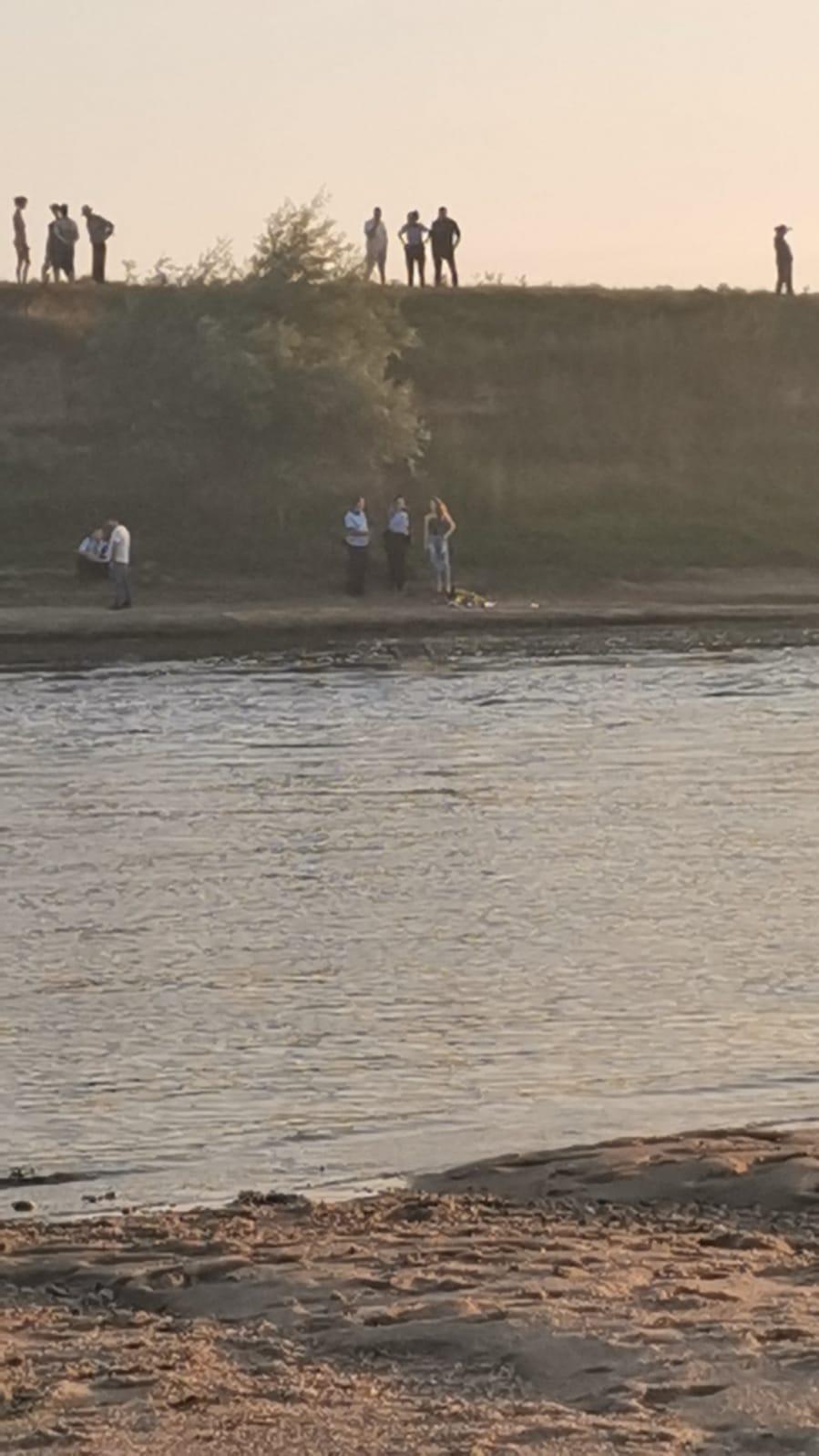 Cristina a murit înecată în Olt, după un joc periculos şi după ce nimeni nu a încercat să o salveze, în Islaz, Teleorman 715770