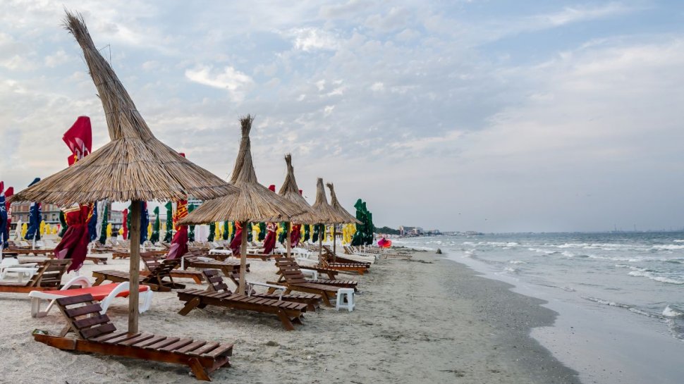 Cum a arătat cel mai aglomerat weekend pe litoral. 100.000 de turişti au împânzit plajele