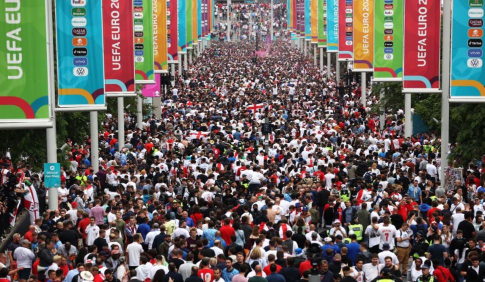 Fanii englezi au făcut dezastru pe stadionul Wembley înainte de finala Euro 2020 715941