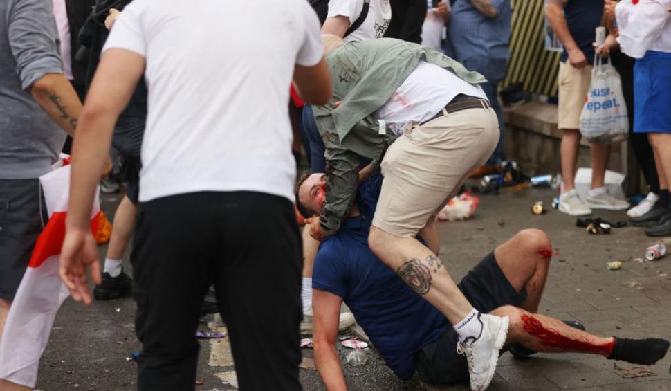 Fanii englezi au făcut dezastru pe stadionul Wembley înainte de finala Euro 2020 715942