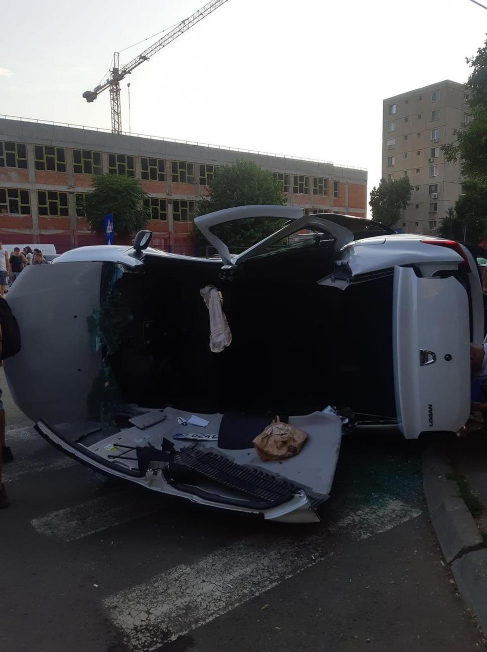 Accident teribil în Capitală. O victimă a rămas încarcerată, alte patru au ajuns la spital 716155