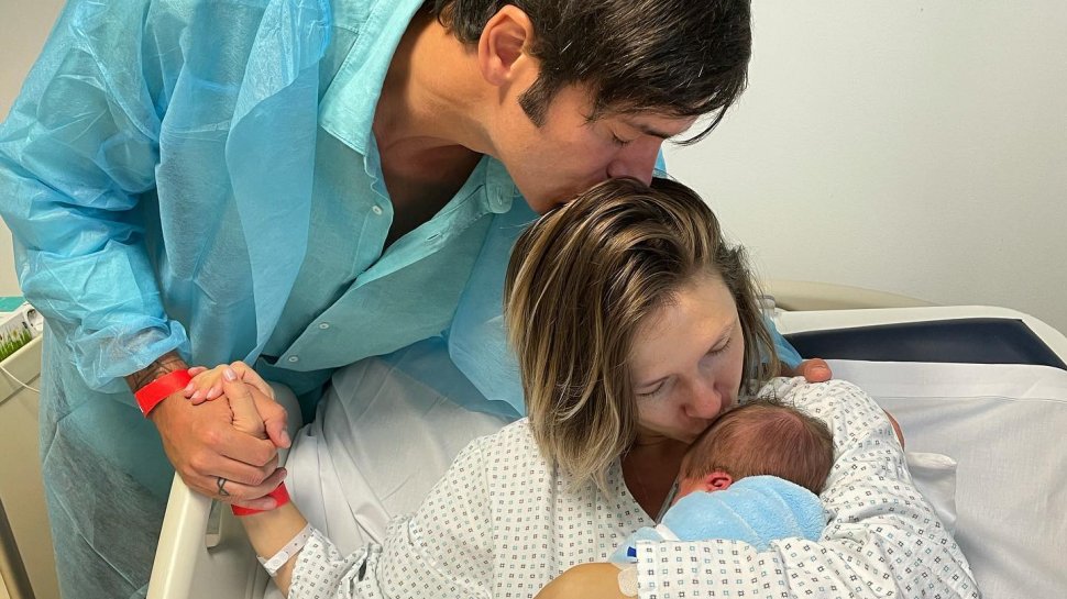 Adela Popescu a născut pentru a treia oară, după 4 ore de travaliu