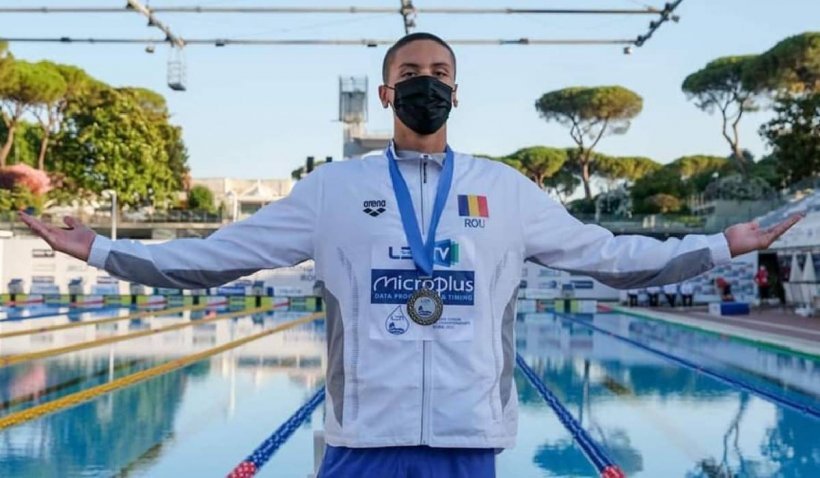 David Popovici, dovadă de modestie la întoarcerea în țară, după recordurile de la Campionatul European de natație