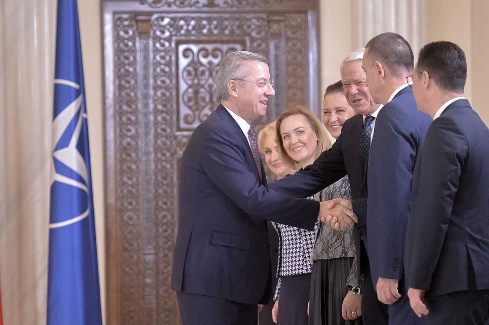 A murit George Ciamba. Ambasadorul României la Atena suferea de cancer 715963