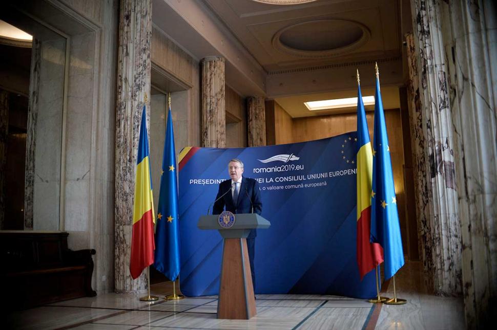 A murit George Ciamba. Ambasadorul României la Atena suferea de cancer 715964