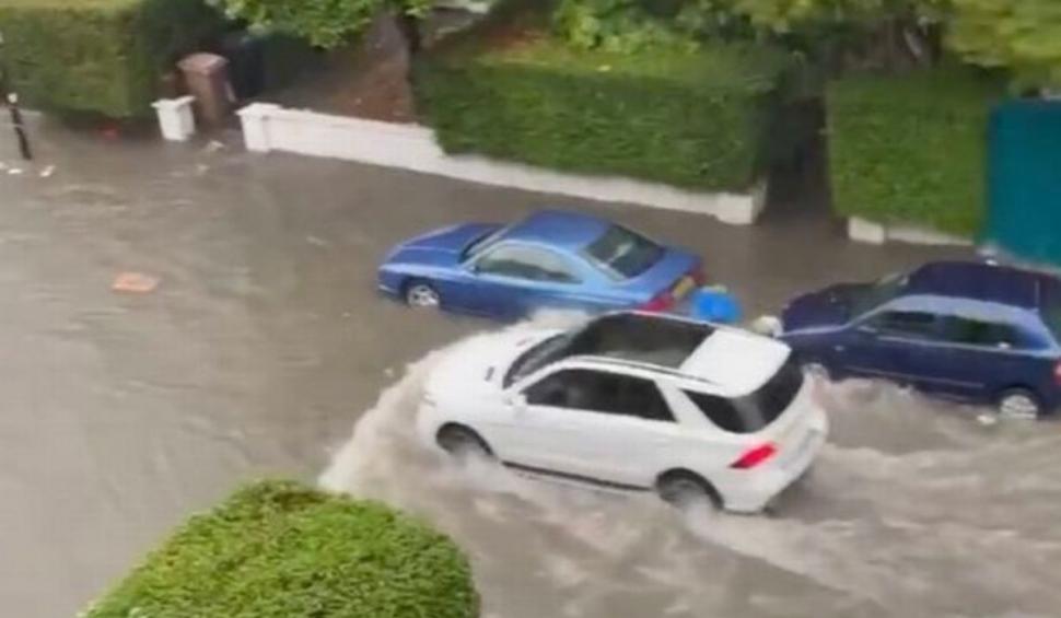Inundațiile fulgerătoare din Londra lasă străzile sub apă, după ce o furtună crâncenă a lovit Marea Britanie 716170