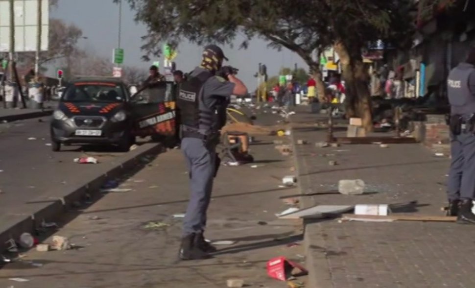 Peste 30 de oameni au murit în incidente violente după arestarea fostului președinte, în Africa de Sud