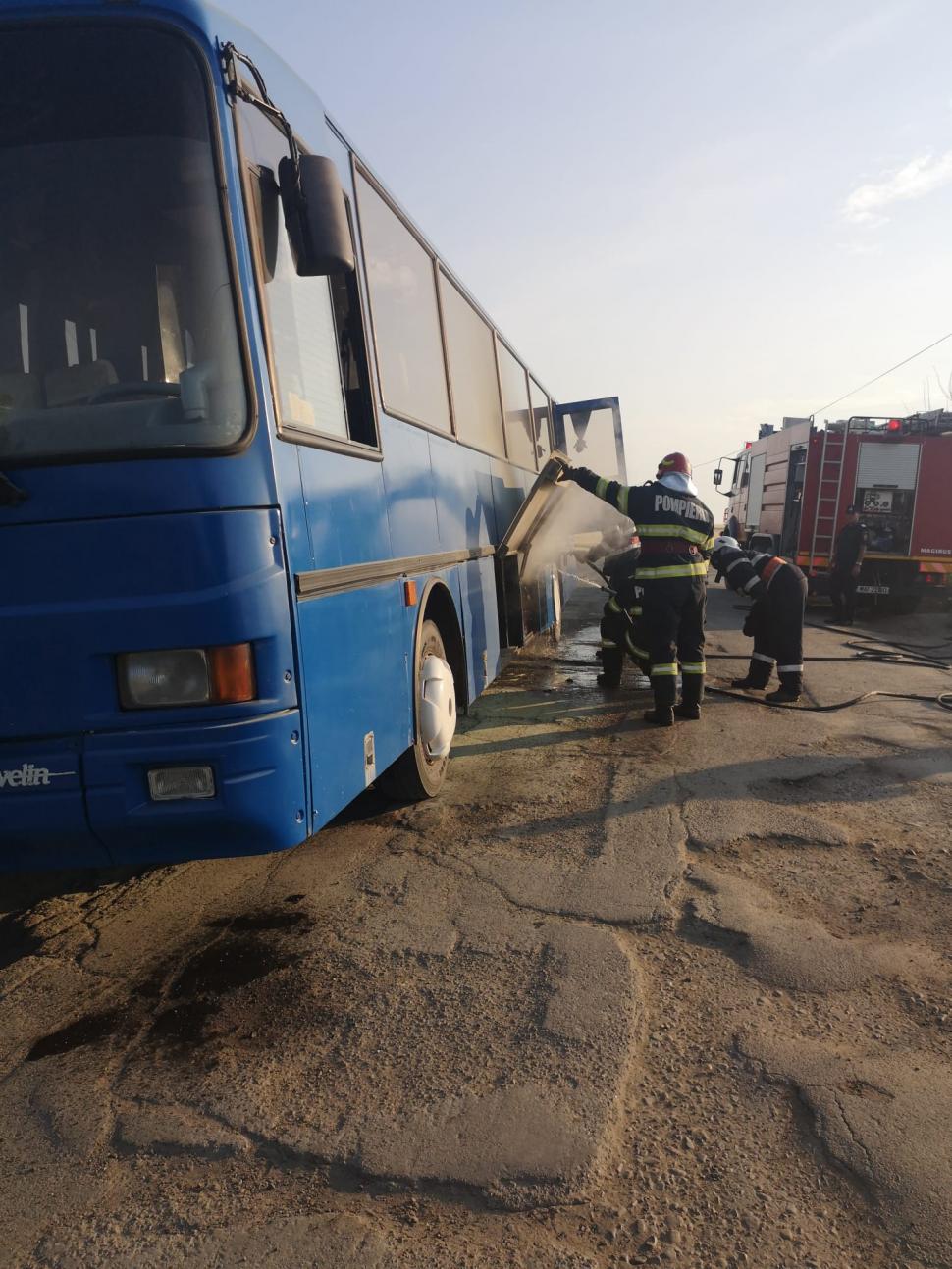 Un autocar plin cu 21 de copii a luat foc, la Botoşani 716195