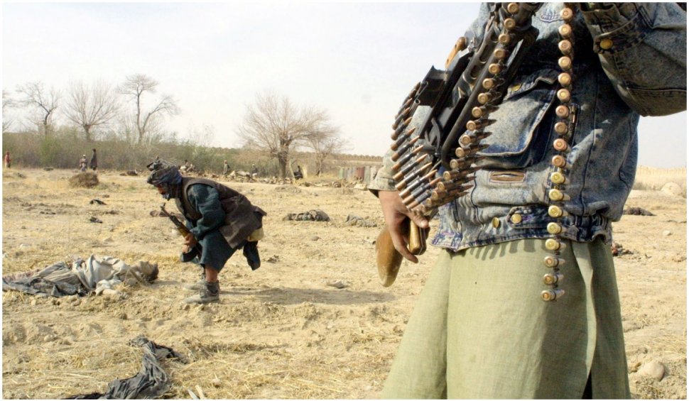 Luptătorii talibani execută 22 de soldați afgani, în timp ce aceștia încearcă să se predea