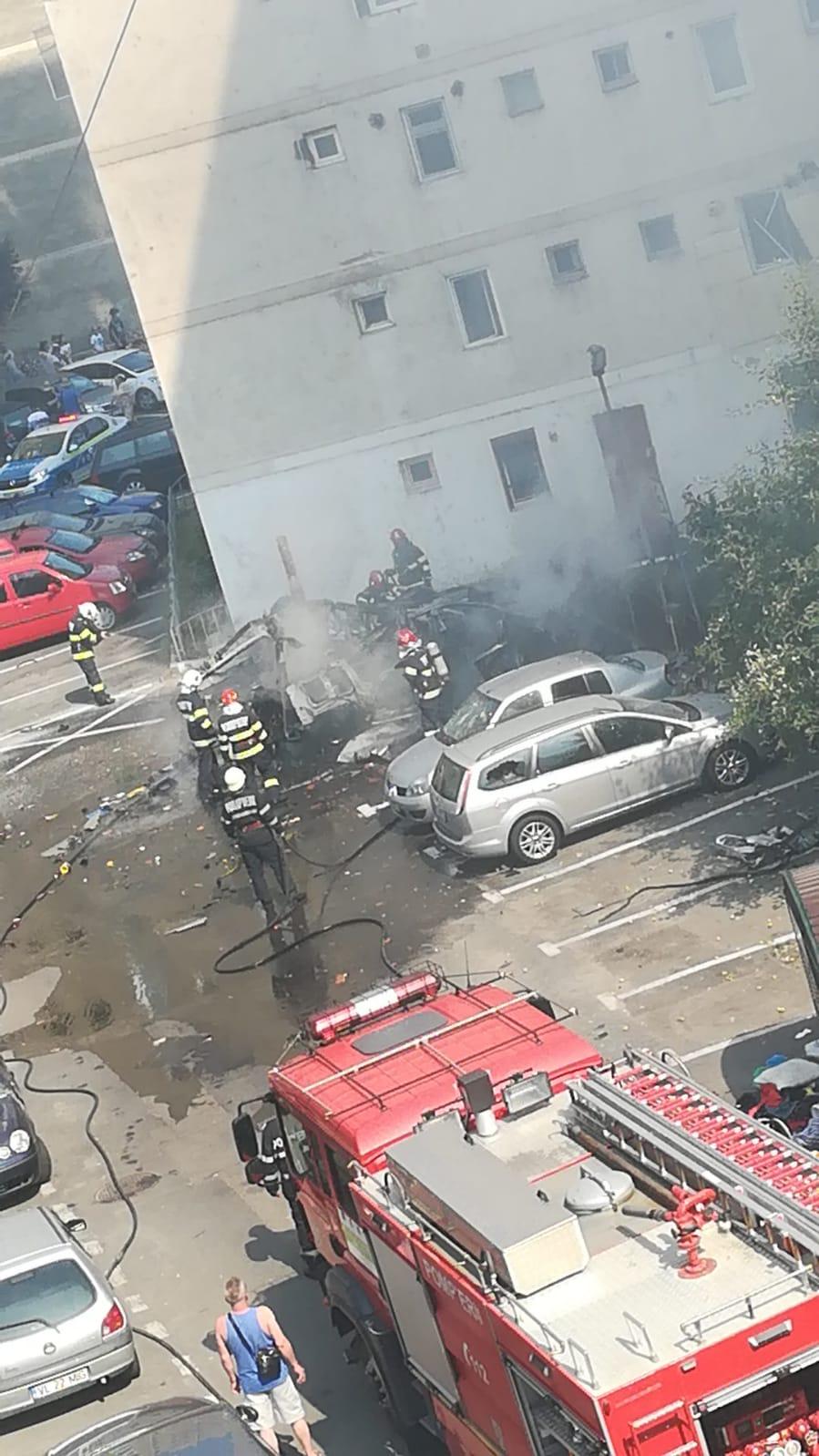 O maşină a explodat în Râmnicu Vâlcea, iar un bărbat a fost aruncat câţiva metri de suflul deflagraţiei 716238
