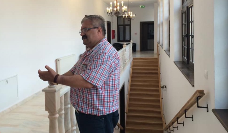 Primar din Alba, sancționat cu tăiere din salariu, pentru contracte semnate "din neatenție"
