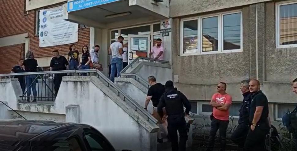 Şeful traficanţilor de ţigări din vestul ţării a fugit cu doar două ore înainte ca poliţiştii să demareze percheziţiile!  716497
