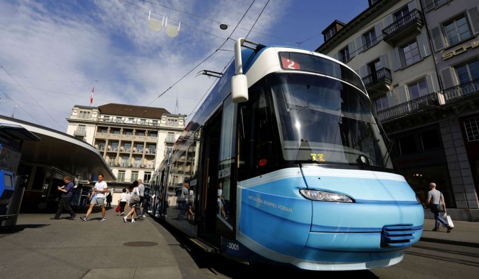 Un tramvai a plimbat șase ore cadavrul unui bărbat fără ca nimeni să reacționeze, la Zurich