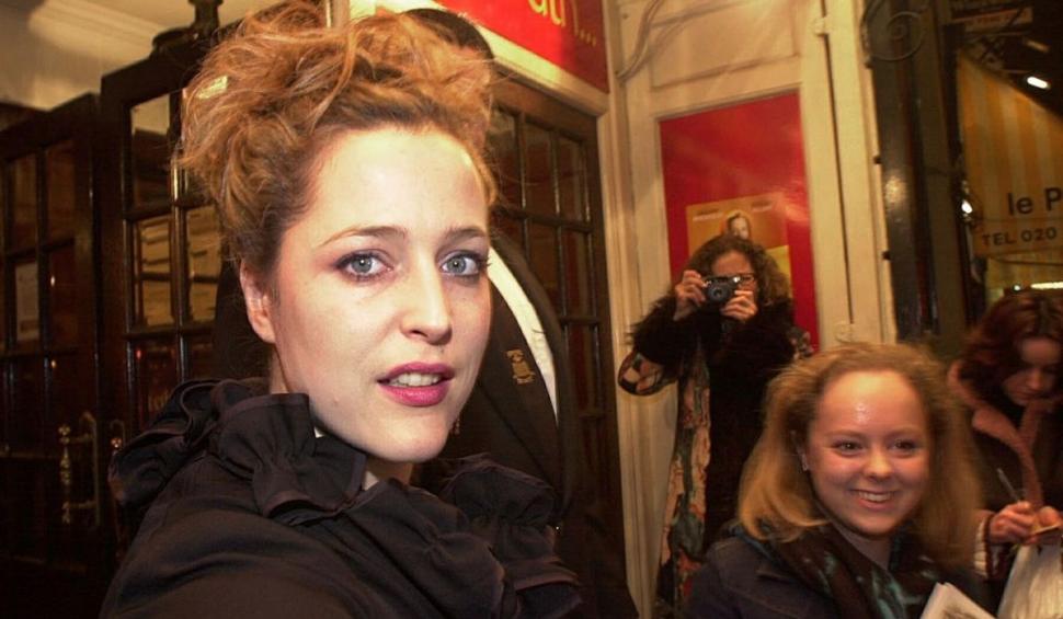 O mare actriță britanică spune că nu va mai purta sutien niciodată. „Nu-mi pasă dacă sânii îmi ajung până la buric” 716683