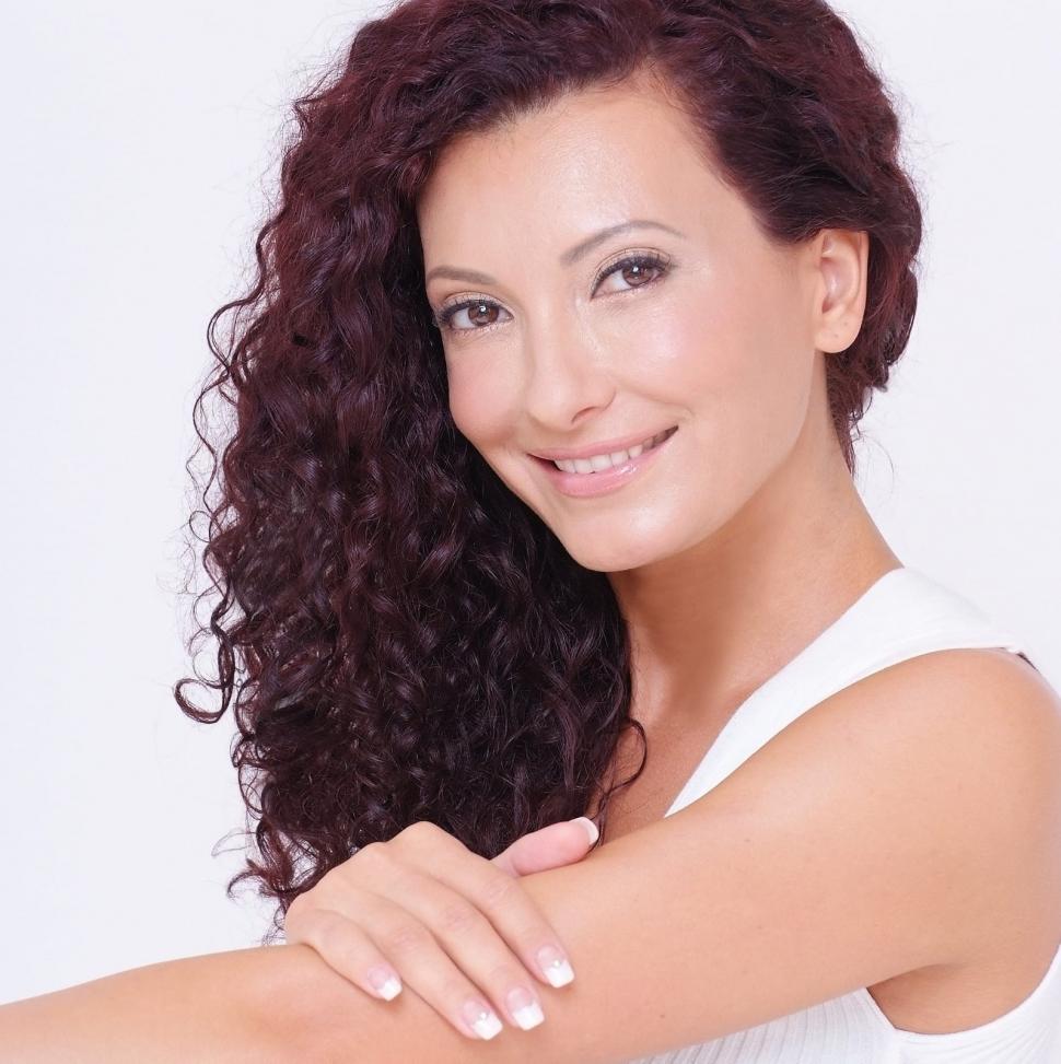 Povestea Ancăi Dragalina, fata care mergea la şcoală în hainele mamei, iar acum e model internaţional 716483