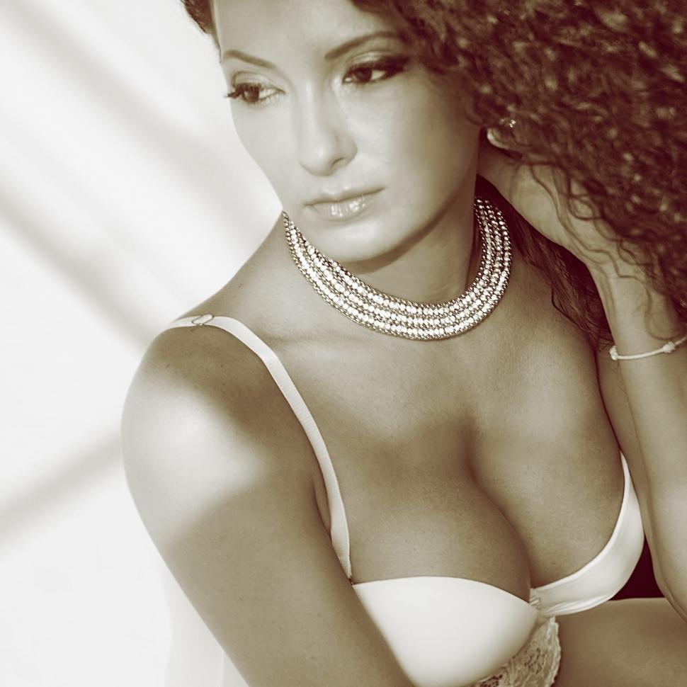 Povestea Ancăi Dragalina, fata care mergea la şcoală în hainele mamei, iar acum e model internaţional 716487