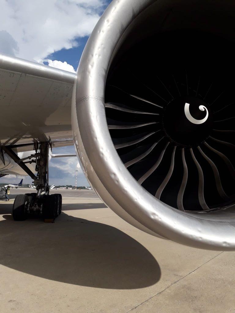 Cursă de coşmar pentru un Boeing 777 după ce a fost lovit de o furtună cu grindină 716406