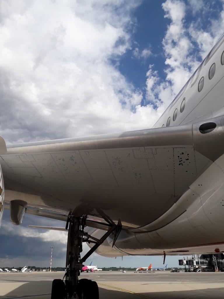 Cursă de coşmar pentru un Boeing 777 după ce a fost lovit de o furtună cu grindină 716408