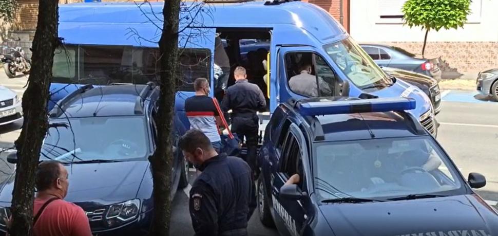 Mărturii zguduitoare despre interlopul Cosmin Mladin. Avea filmări cu poliţiştii cărora le-a dat şpagă şi pe care i-a dus la saloane erotice 716558