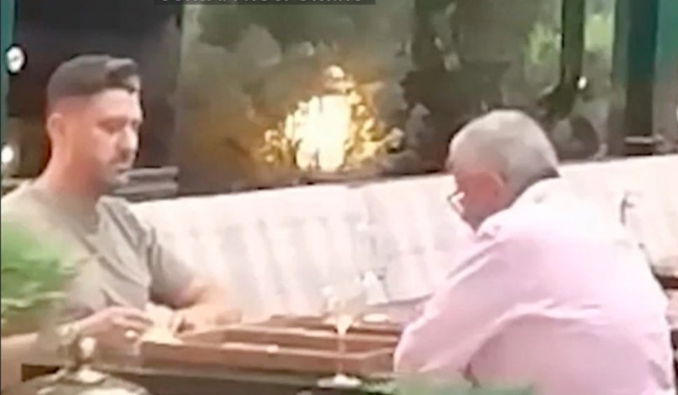 Ilie Năstase și Ciprian Marica, suprinși în timp ce jucau table într-un restaurant din centrul Capitalei