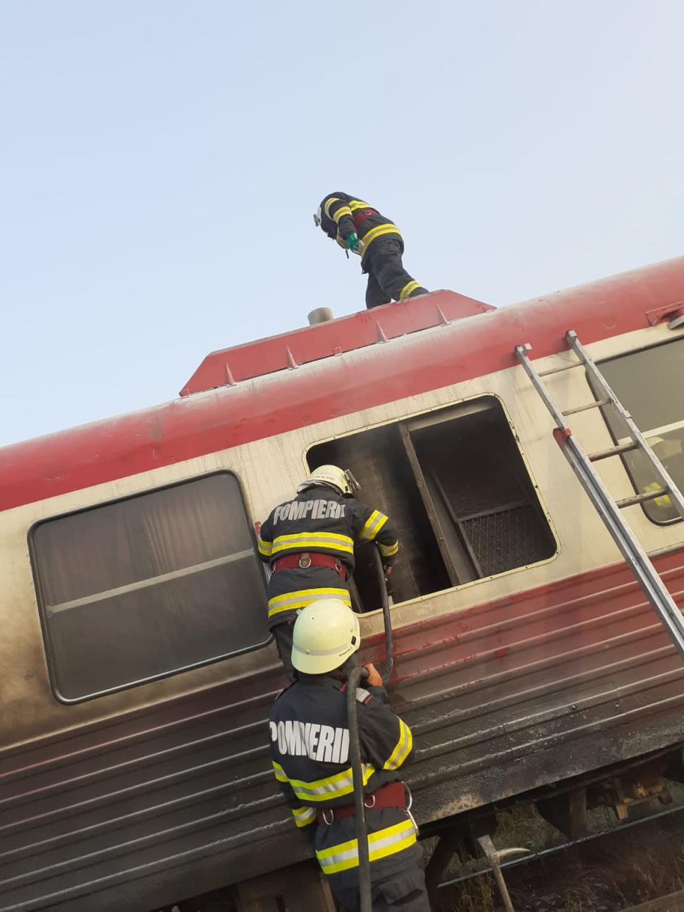 Un tren de călători a luat foc în apropiere de Seleuș, Arad 716660