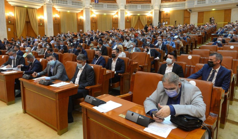 Institutul Naţional pentru Studierea Holocaustului din România: ”Un partid din Parlament încurajează comportamentele şovine şi xenofobe”