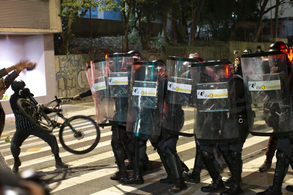 Președintele Braziliei sughiță de 10 zile și nu se mai oprește. Jair Bolsonaro a fost internat în spital 716647