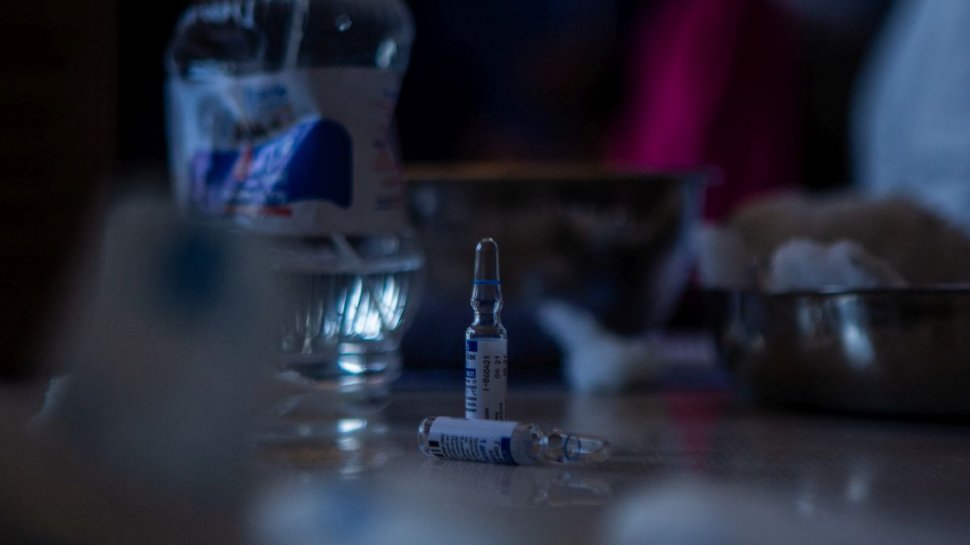 A treia doză de vaccin ar putea provoca efecte secundare severe, spune un oficial SUA