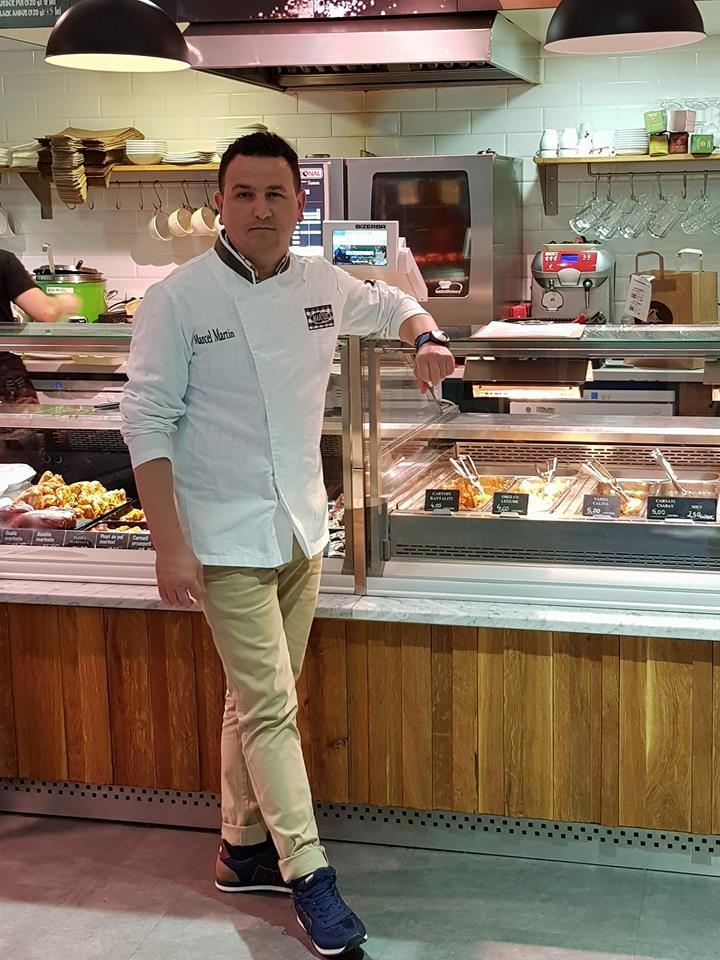 Micii românești iubiți de spanioli. Succes răsunător pentru un măcelar român care mută gastronomia românească în Spania  716465