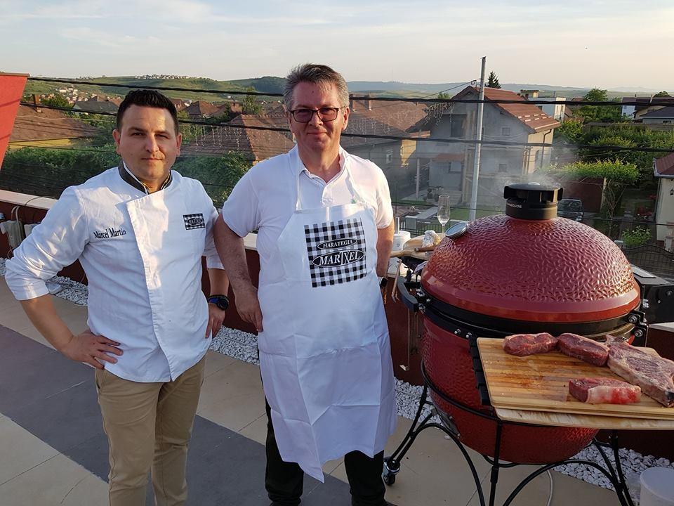 Micii românești iubiți de spanioli. Succes răsunător pentru un măcelar român care mută gastronomia românească în Spania  716466