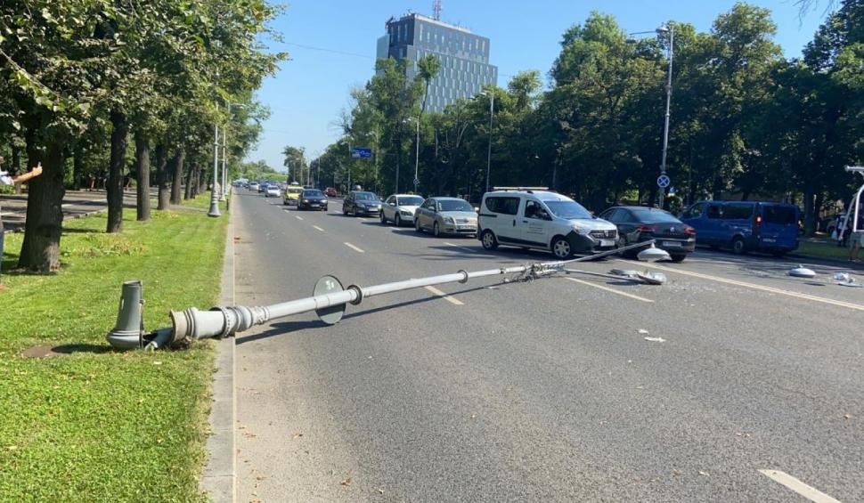 Elicopter militar, aterizare de urgenţă în sensul giratoriu de la Aviatorilor, în Bucureşti 716723