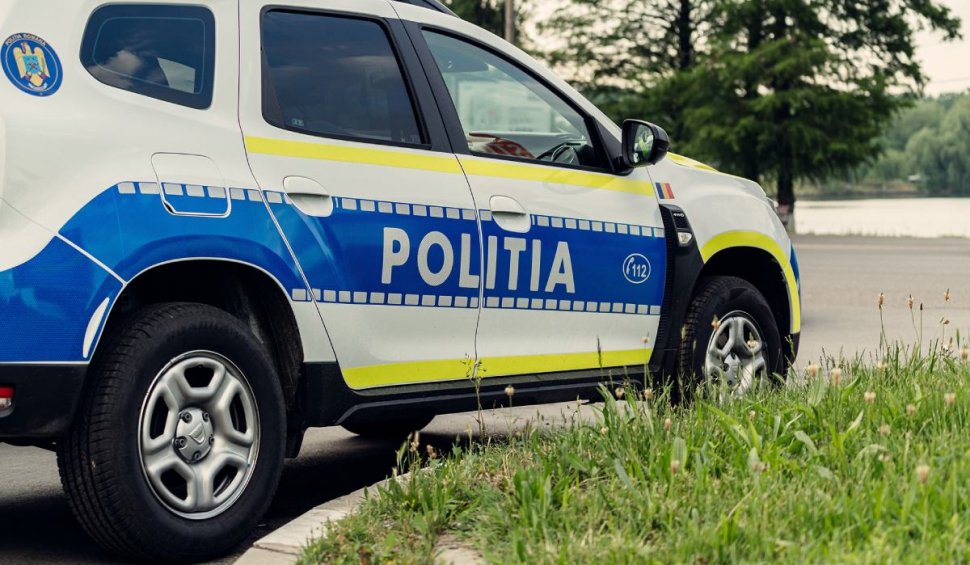 Polițiști din Dolj, răniți după ce o femeie a intrat cu mașina în autospeciala în care se aflau